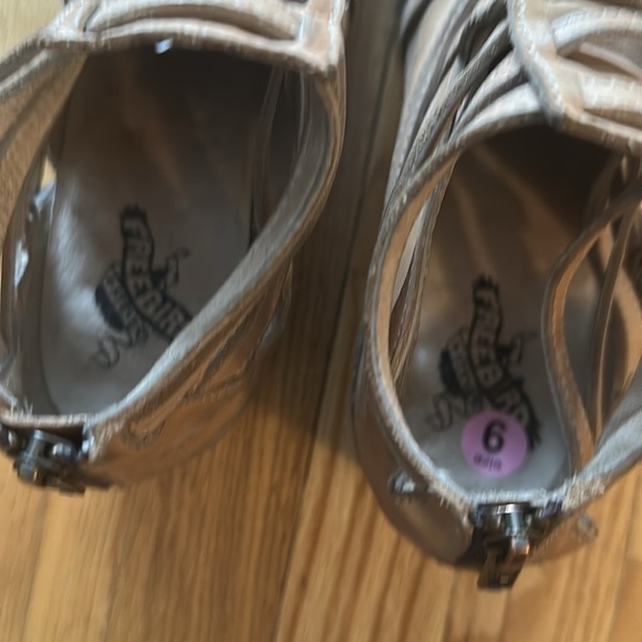 Freebird sz 9 Beige Stair leather bootie good pre owned condition 2” heel - Picture 2 of 7